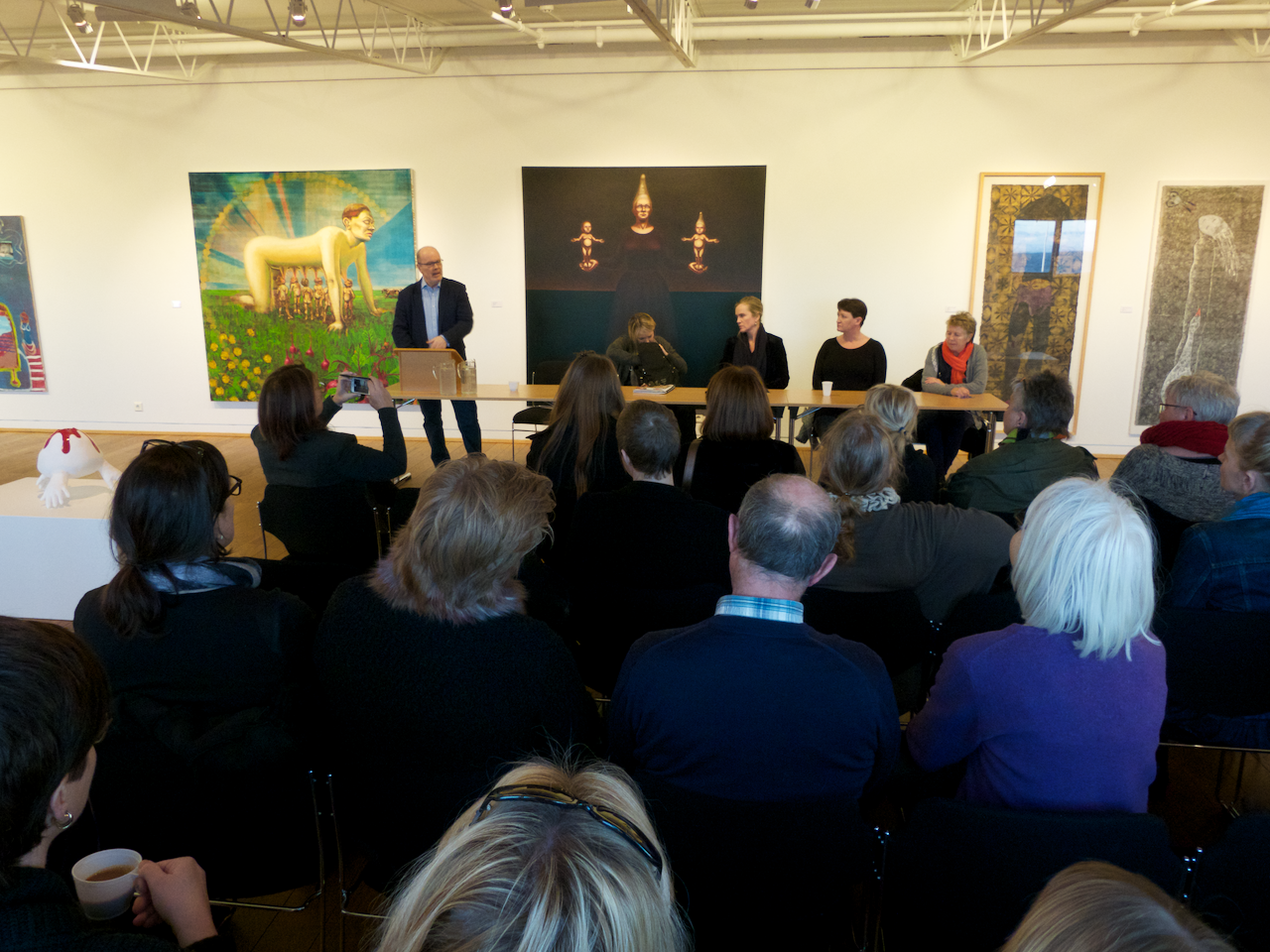 Á málþinginu í Listasafni Reykjanesbæjar þ. 17. janúar sl. Aðalsteinn Ingólfsson í pontu. Ljósm. Einar Bergmundur.